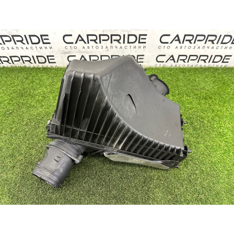 Корпус воздушного фильтра (впускная система) Volkswagen Touareg NF 2012 3.6 CGRA 7P6129607Q