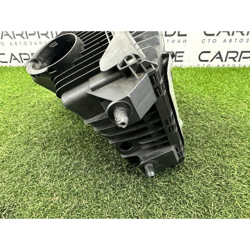 Корпус воздушного фильтра (впускная система) Volkswagen Touareg NF 2012 3.6 CGRA 7P6129607Q