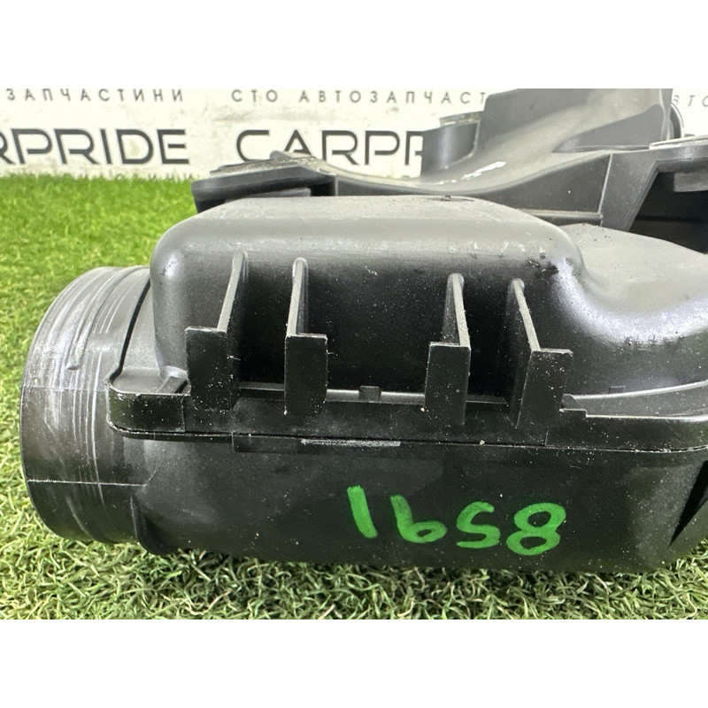 Корпус воздушного фильтра (впускная система) BMW 5-series F10 13717604404