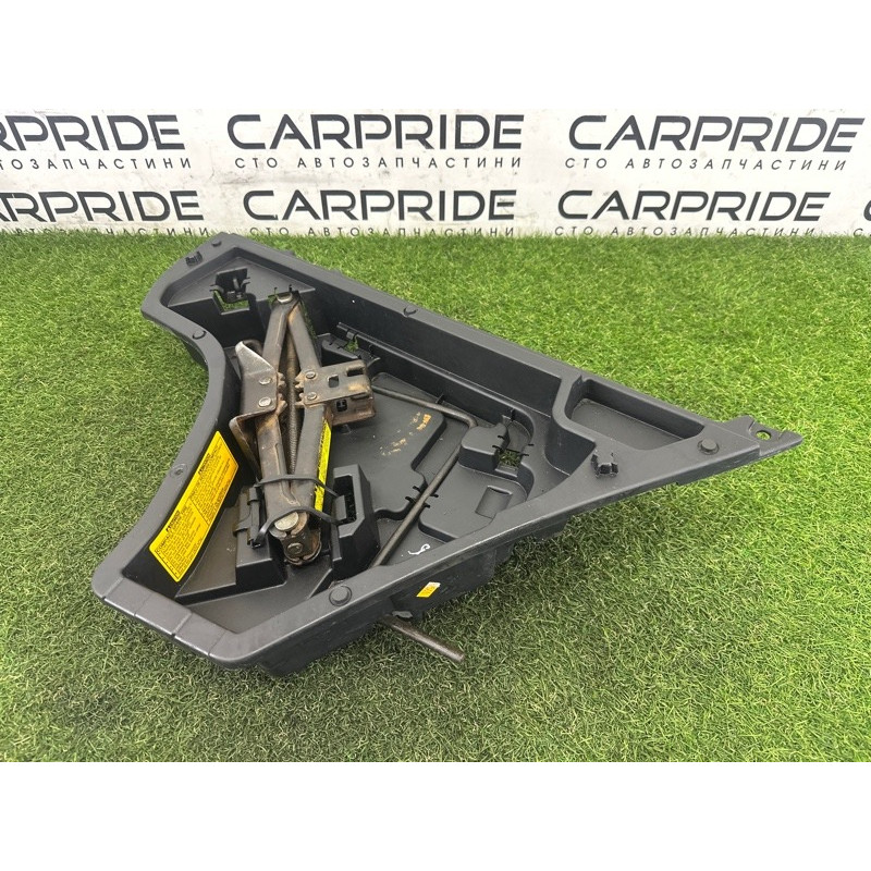 Ящик для инструментов (аксессуары) Toyota Venza Not specified 2009 3.5 2GR-FE 647420T010