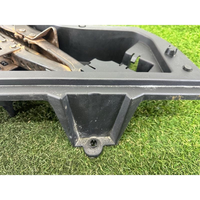 Ящик для инструментов (аксессуары) Toyota Venza Not specified 2009 3.5 2GR-FE 647420T010