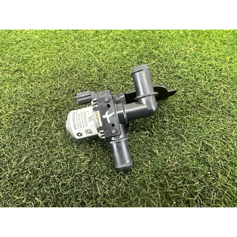 Клапан системы охлаждения (электрика / кнопки) Jeep Grand Cherokee WK2 2020 3.6 68252075AC