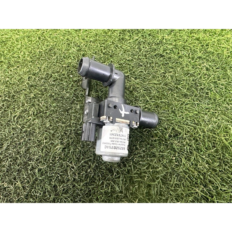 Клапан системы охлаждения (электрика / кнопки) Jeep Grand Cherokee WK2 2020 3.6 68252075AC