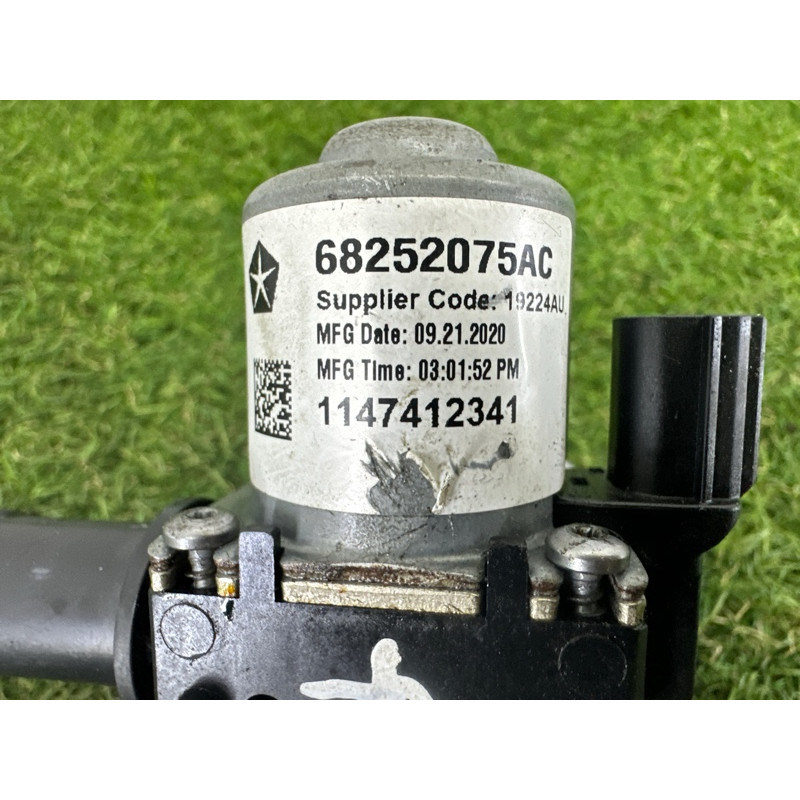 Клапан системы охлаждения (электрика / кнопки) Jeep Grand Cherokee WK2 2020 3.6 68252075AC