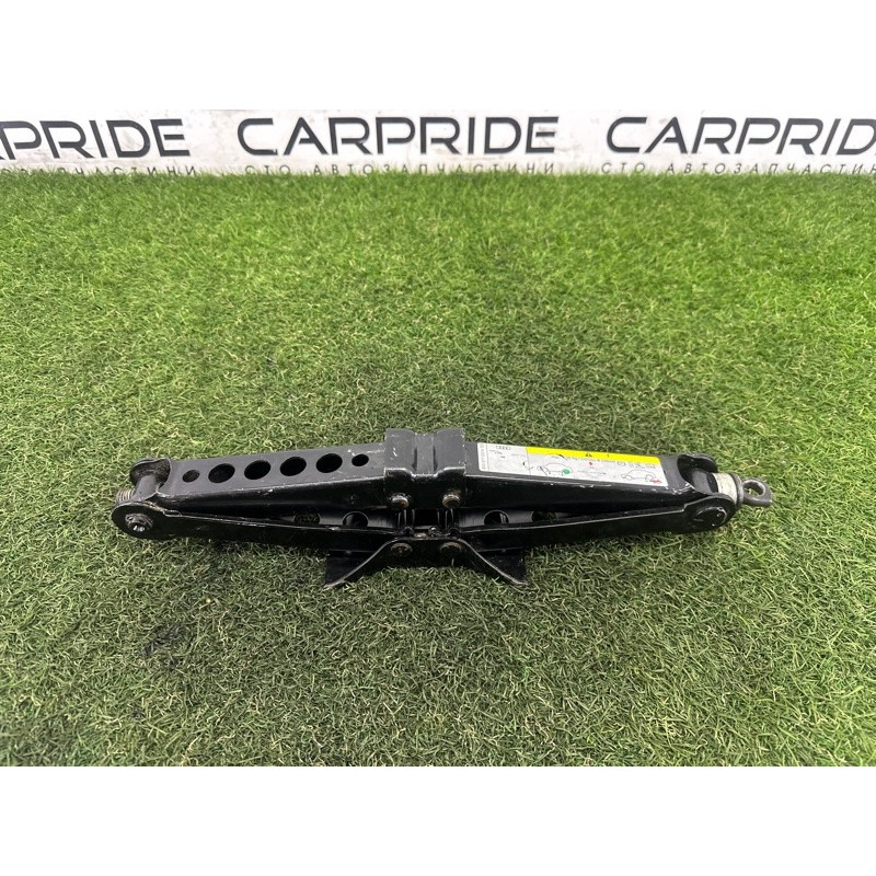 Домкрат (аксессуары) AUDI A3 8V 2015 1.8 CNSB 8V0011031