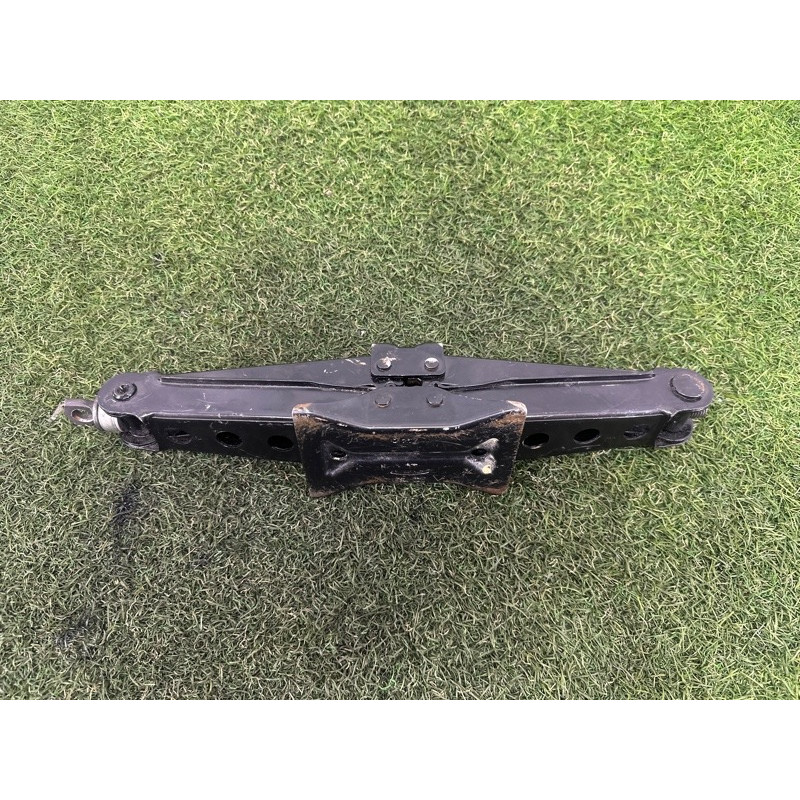 Домкрат (аксессуары) AUDI A3 8V 2015 1.8 CNSB 8V0011031