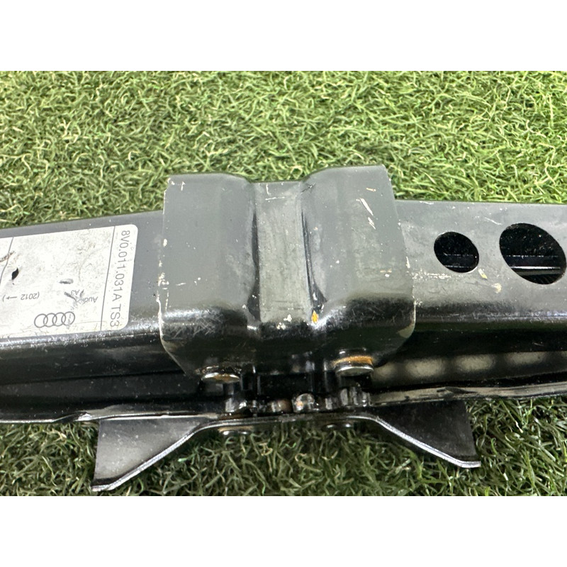 Домкрат (аксессуары) AUDI A3 8V 2015 1.8 CNSB 8V0011031