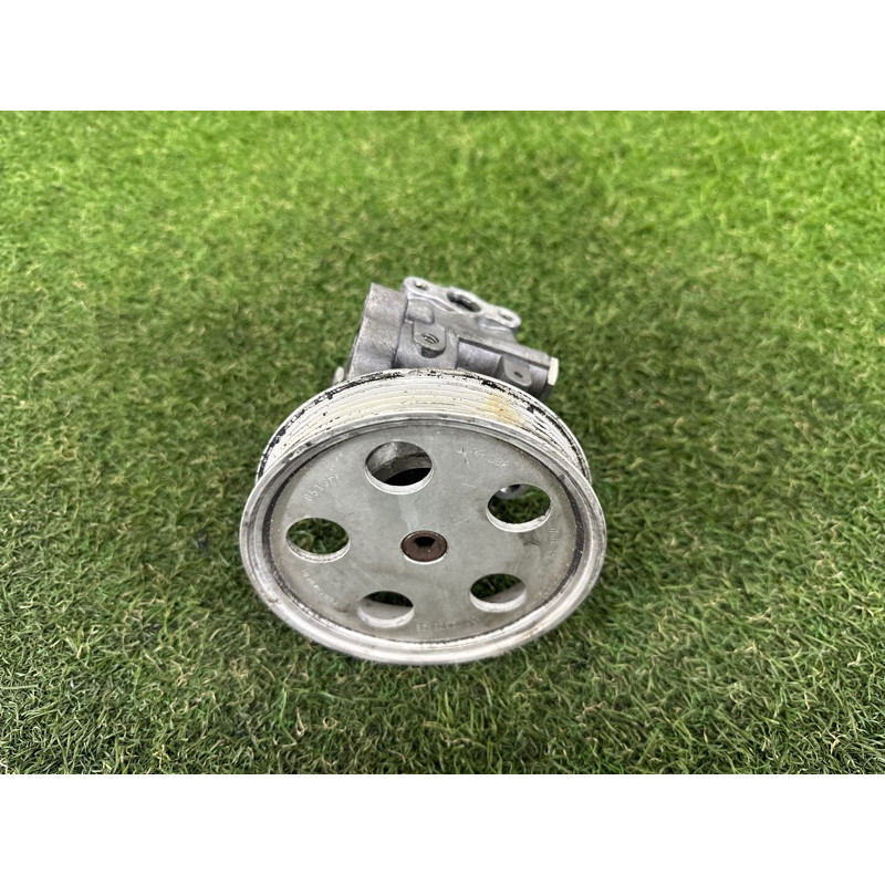 Насос гидроусилителя руля (рулевое управление) AUDI A4 B8 2012 2.0 CAEB 8K0145153F