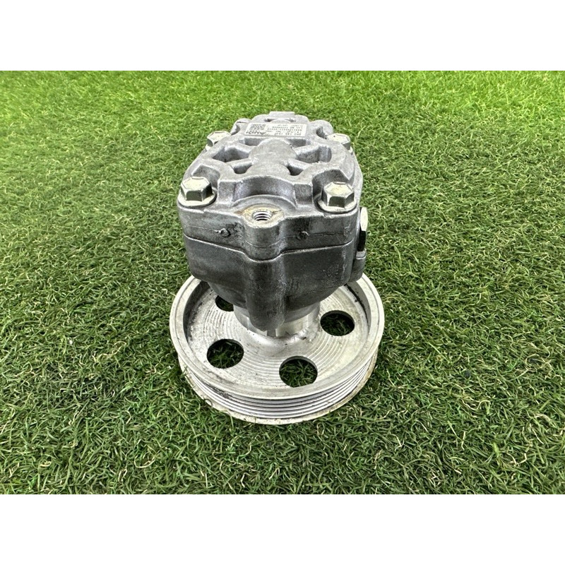 Насос гидроусилителя руля (рулевое управление) AUDI A4 B8 2012 2.0 CAEB 8K0145153F