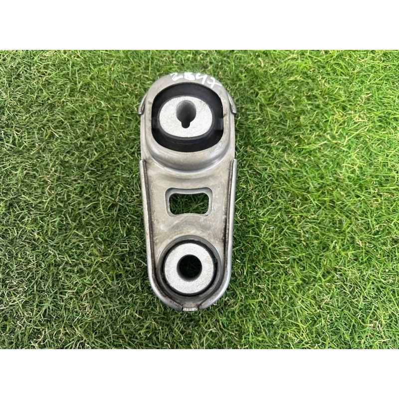 Подушка двигателя (двигатель и элементы) Nissan Rogue T33 2021 2.5 PR25DD 113606LA0A