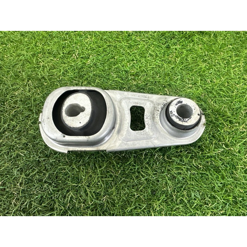 Подушка двигателя (двигатель и элементы) Nissan Rogue T33 2021 2.5 PR25DD 113606LA0A