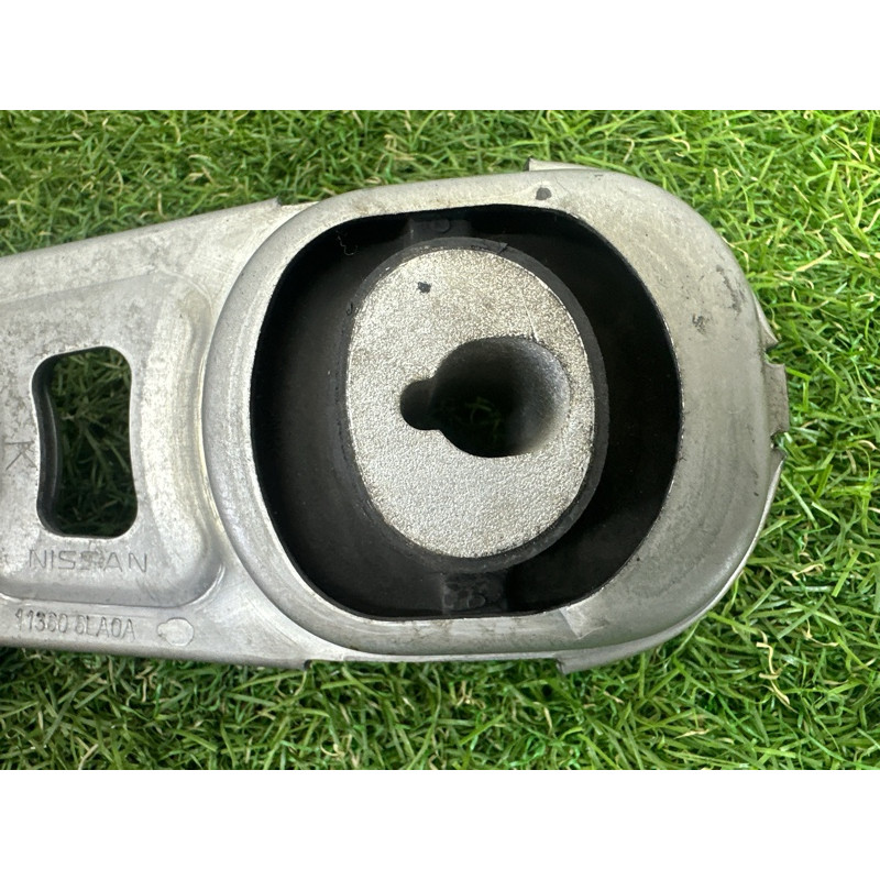 Подушка двигателя (двигатель и элементы) Nissan Rogue T33 2021 2.5 PR25DD 113606LA0A