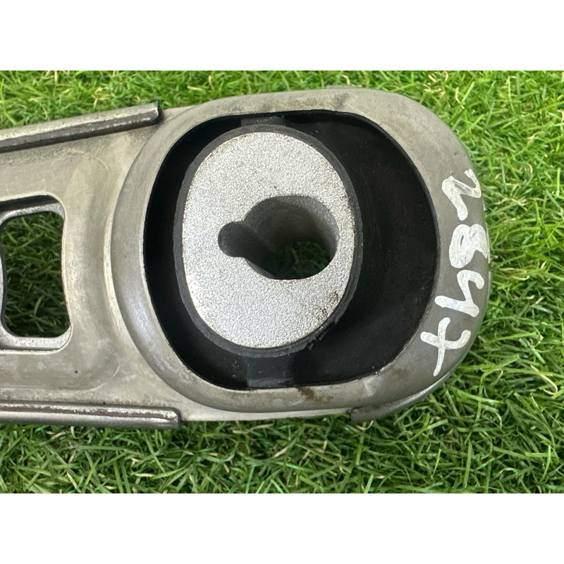 Подушка двигателя (двигатель и элементы) Nissan Rogue T33 2021 2.5 PR25DD 113606LA0A