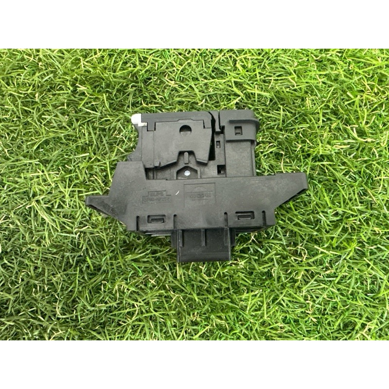 Кнопка стояночного тормоза (электрика / кнопки) Nissan Rogue T33 2021 2.5 PR25DD 251756RA0A