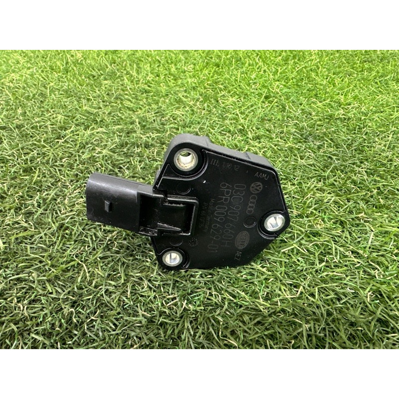 Датчик уровня масла (электрика двигателя) AUDI Q5 8R 2012 2.0 CAEB 03C907660H