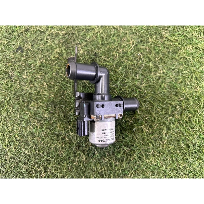 Клапан системы охлаждения (электрика / кнопки) Jeep Grand Cherokee WK2 2017 68252075AB