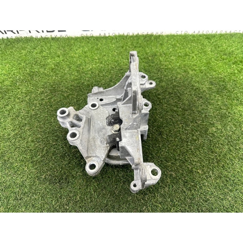 Подушка двигателя (двигатель и элементы) Nissan Rogue T32 2016 2.5 QR25DE 112204BA0A