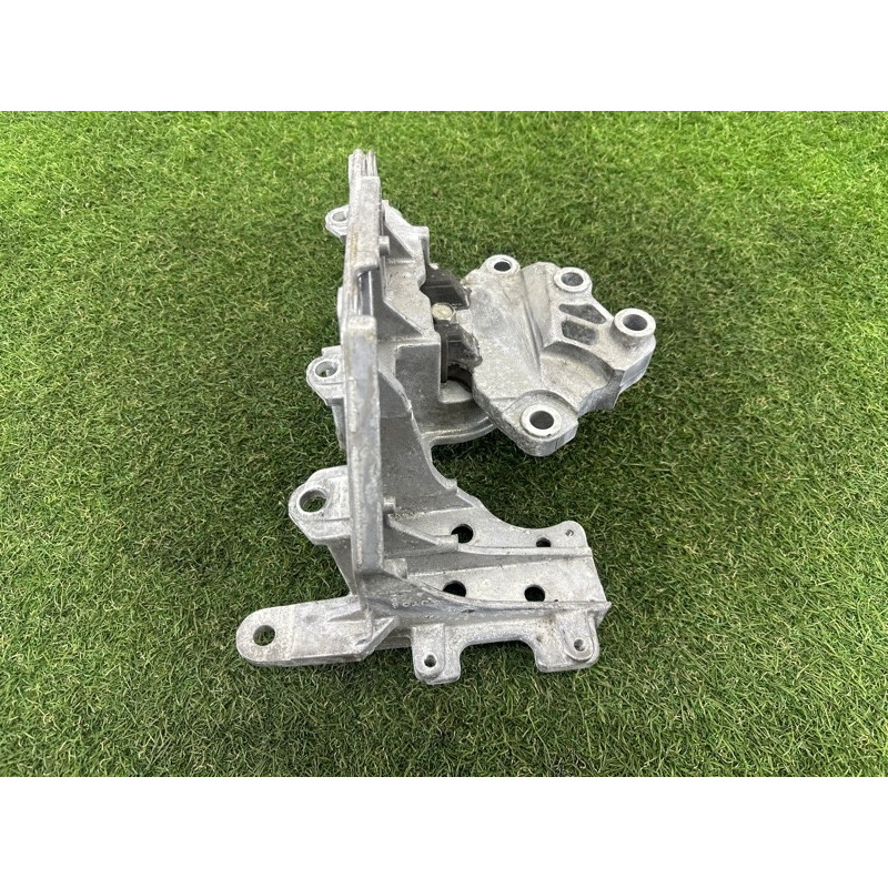 Подушка двигателя (двигатель и элементы) Nissan Rogue T32 2016 2.5 QR25DE 112204BA0A