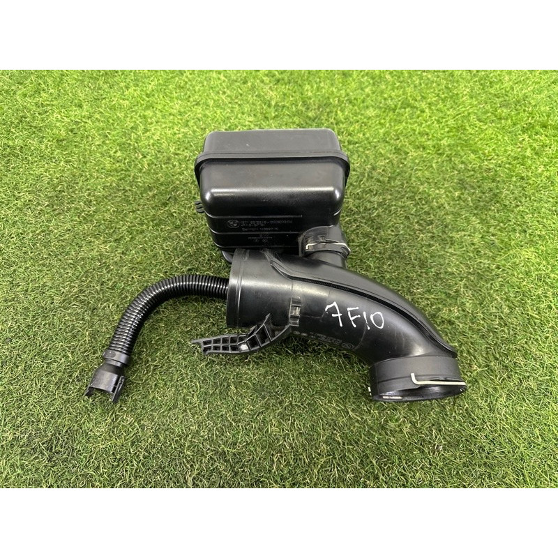 Резонатор воздушный (впускная система) BMW 5-series F10 2011 2.0 N47N 13718512014