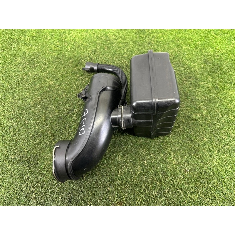 Резонатор воздушный (впускная система) BMW 5-series F10 2011 2.0 N47N 13718512014