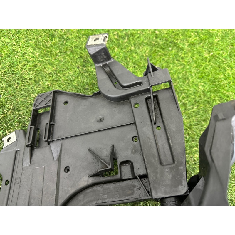 Кронштейн фары (кузов и элементы) AUDI A4 B8 2010 2.0 CAEB 8K0805607C