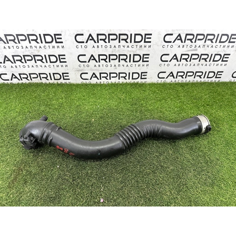 Патрубок інтеркулера (двигун та елементи) BMW 3-series F30 2013 2.0 13717605044