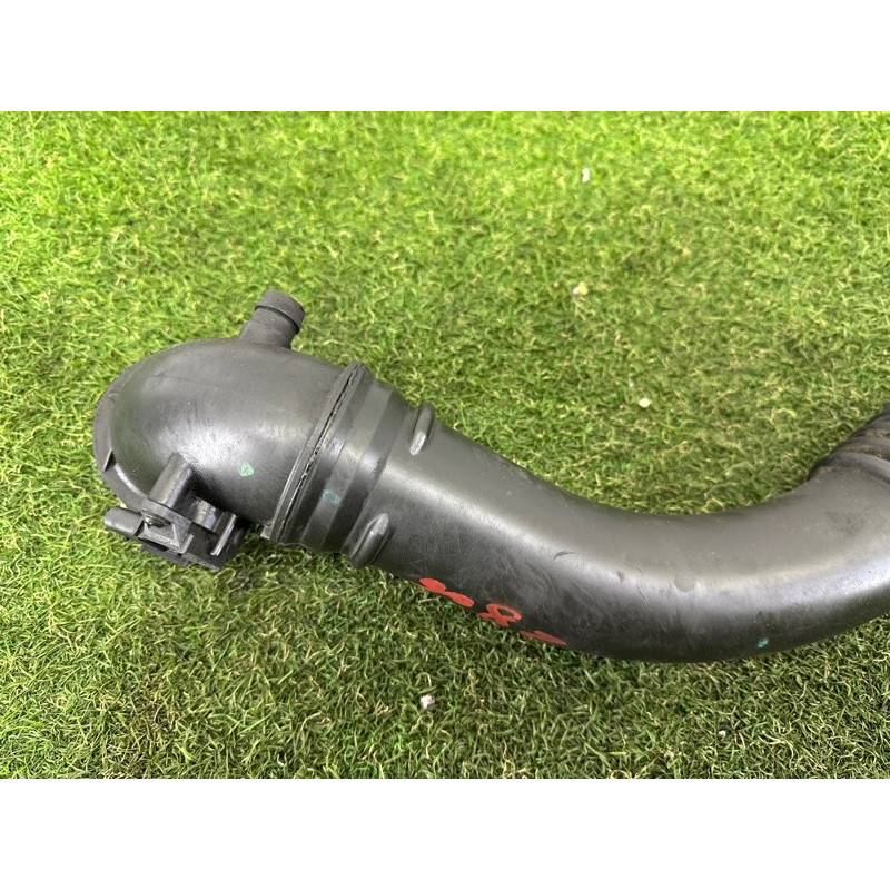 Патрубок інтеркулера (двигун та елементи) BMW 3-series F30 2013 2.0 13717605044