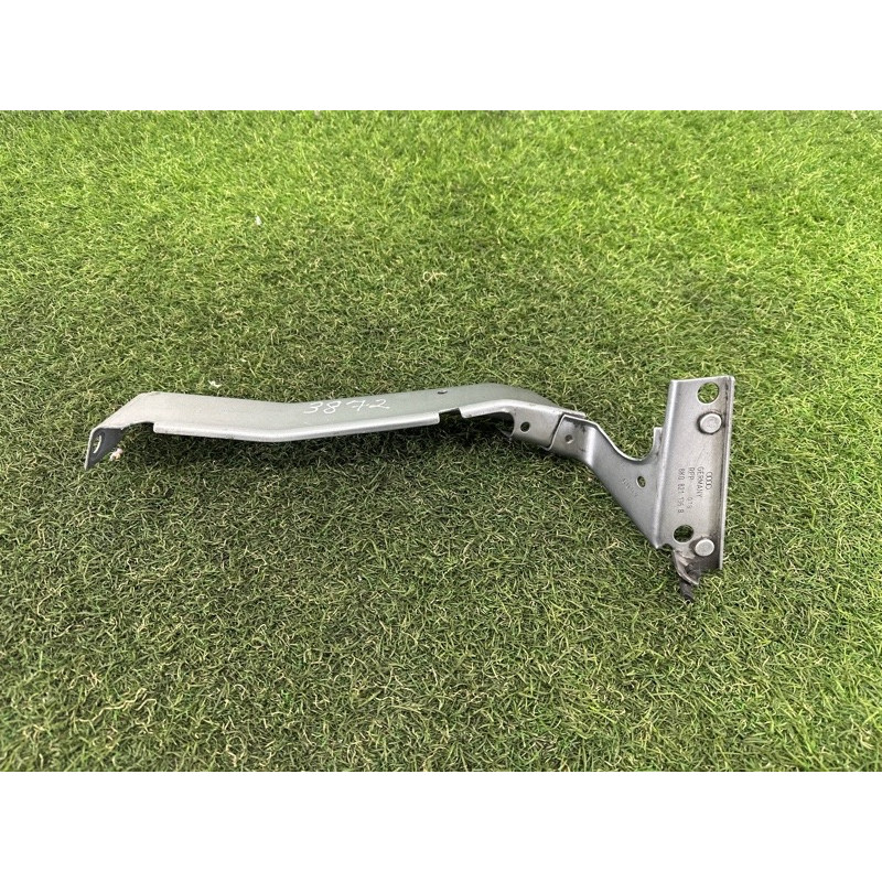 Крепление крыла (кузов и элементы) AUDI A4 B8 2010 2.0 CAEB 8K0821136M