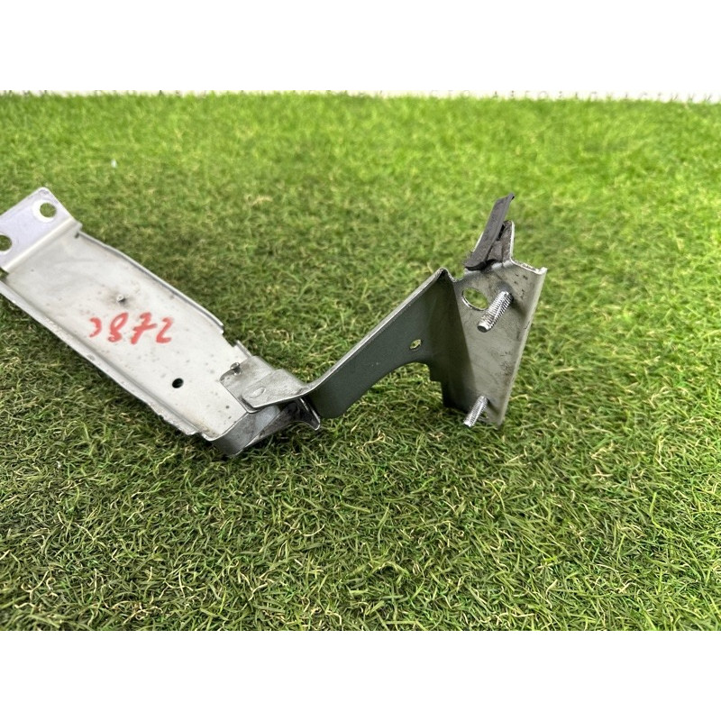 Крепление крыла (кузов и элементы) AUDI A4 B8 2010 2.0 CAEB 8K0821136M