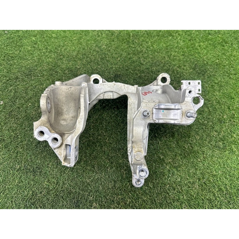 Кронштейн подрамника (подвеска) AUDI Q5 FY 2018 2.0 DAYB 80A399296R