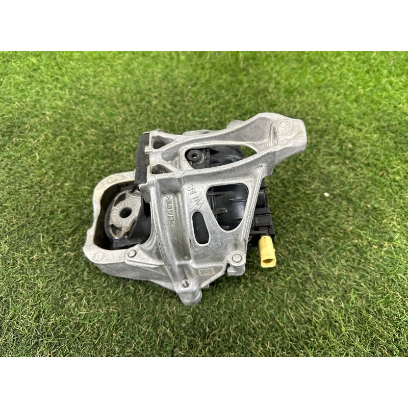 Подушка двигателя (двигатель и элементы) AUDI A4 B9 2018 2.0 DBPA 4M0199372FC