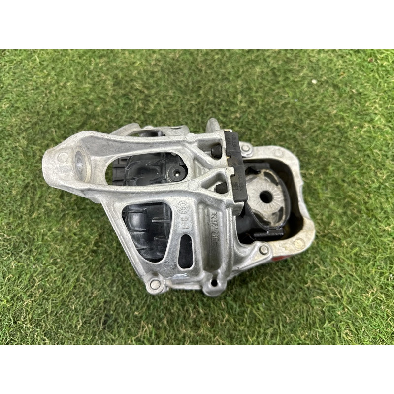 Подушка двигателя (двигатель и элементы) AUDI A4 B9 2018 2.0 DBPA 4M0199372FC