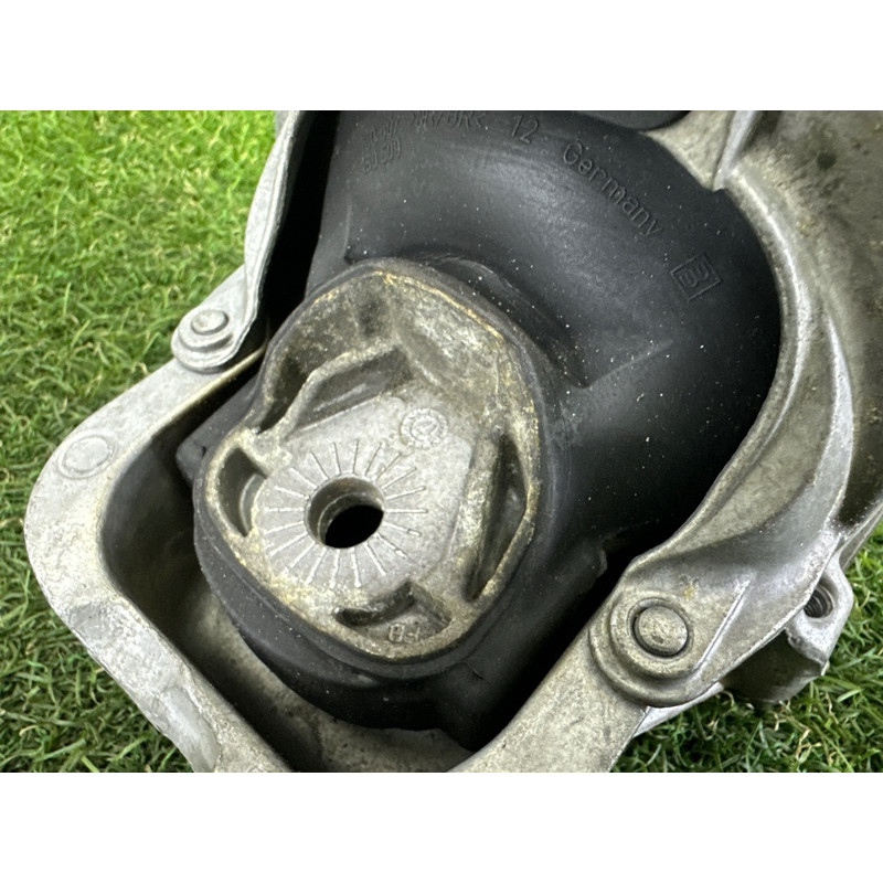 Подушка двигателя (двигатель и элементы) AUDI A4 B9 2018 2.0 DBPA 4M0199371FC