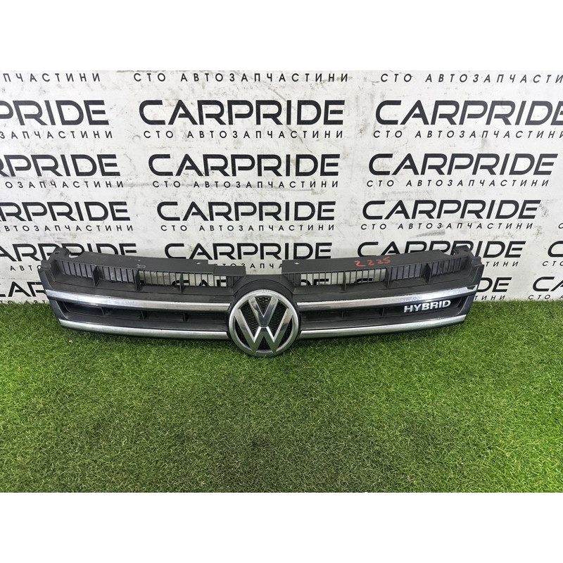 Решетка радиатора (наружные элементы кузова) Volkswagen Touareg NF 2012 3.0 Hybrid CGFA 7P6853651AZLL