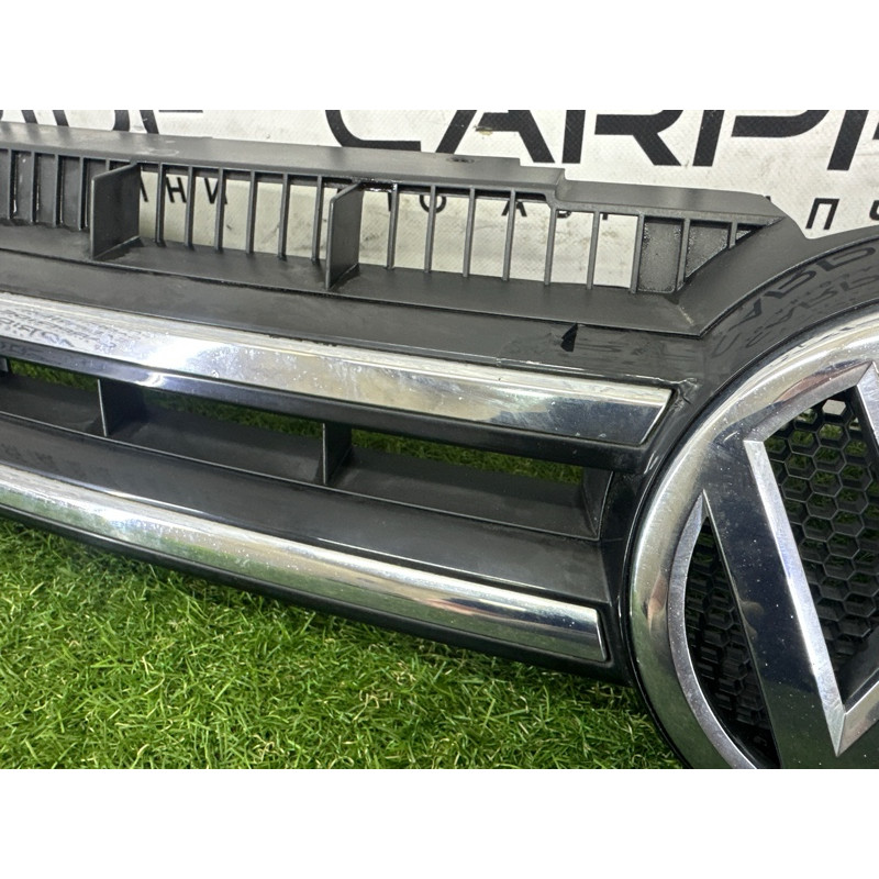 Решетка радиатора (наружные элементы кузова) Volkswagen Touareg NF 2012 3.0 Hybrid CGFA 7P6853651AZLL