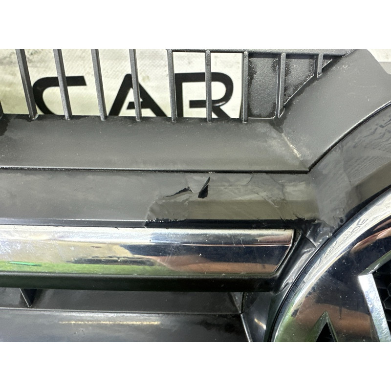 Решетка радиатора (наружные элементы кузова) Volkswagen Touareg NF 2012 3.0 Hybrid CGFA 7P6853651AZLL