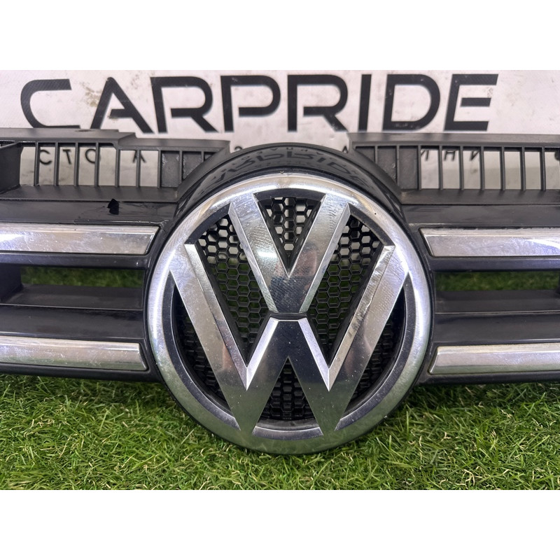 Решетка радиатора (наружные элементы кузова) Volkswagen Touareg NF 2012 3.0 Hybrid CGFA 7P6853651AZLL