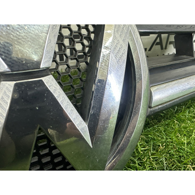 Решетка радиатора (наружные элементы кузова) Volkswagen Touareg NF 2012 3.0 Hybrid CGFA 7P6853651AZLL