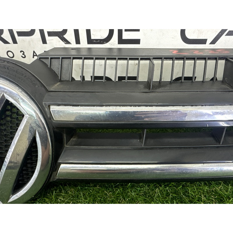 Решетка радиатора (наружные элементы кузова) Volkswagen Touareg NF 2012 3.0 Hybrid CGFA 7P6853651AZLL