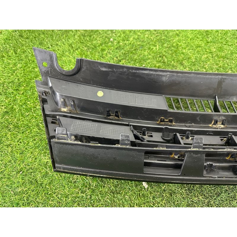 Решетка радиатора (наружные элементы кузова) Volkswagen Touareg NF 2012 3.0 Hybrid CGFA 7P6853651AZLL