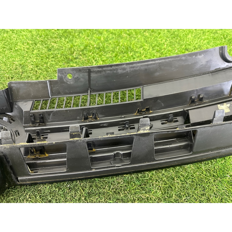 Решетка радиатора (наружные элементы кузова) Volkswagen Touareg NF 2012 3.0 Hybrid CGFA 7P6853651AZLL