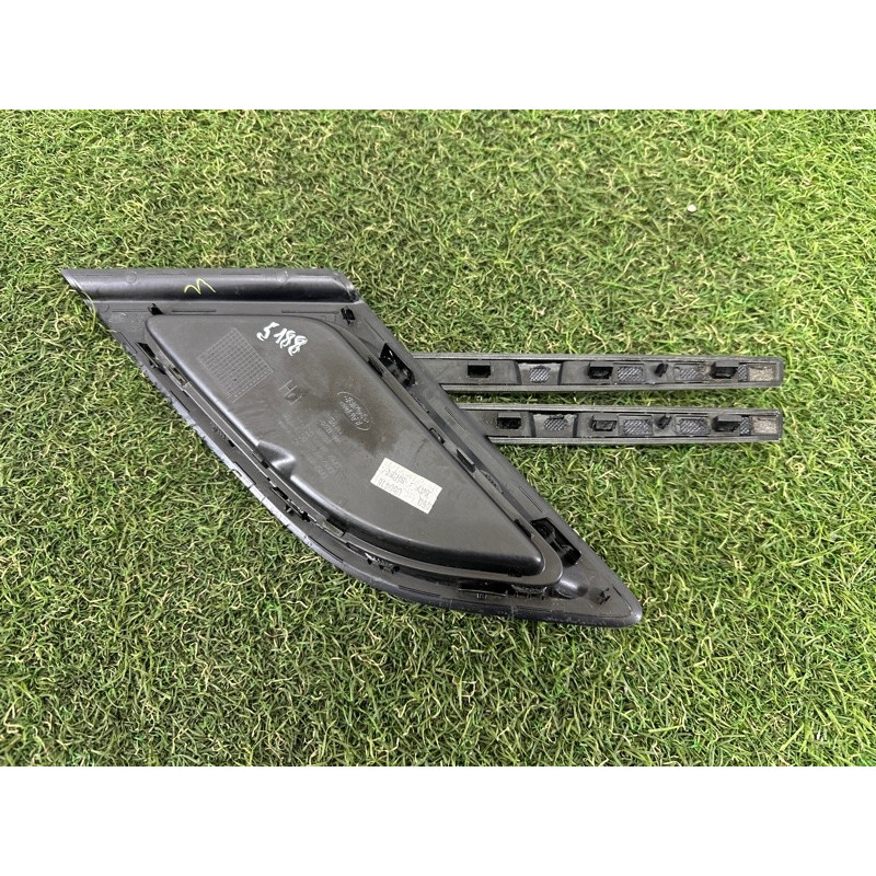 Молдинг крила (кузов и элементы) LAND ROVER RANGE ROVER Sport L494 2016 3.0 Diesel LR106235