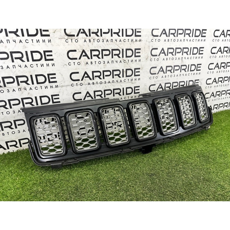 Решетка радиатора (наружные элементы кузова) Jeep Grand Cherokee WK2 2018 3.6 68258419AB