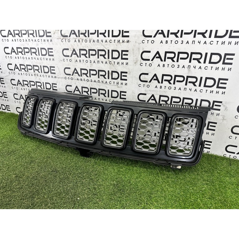 Решетка радиатора (наружные элементы кузова) Jeep Grand Cherokee WK2 2018 3.6 68258419AB