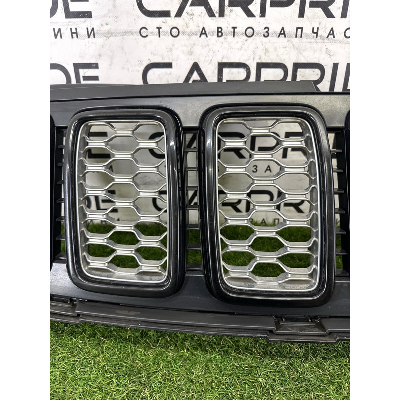 Решетка радиатора (наружные элементы кузова) Jeep Grand Cherokee WK2 2018 3.6 68258419AB