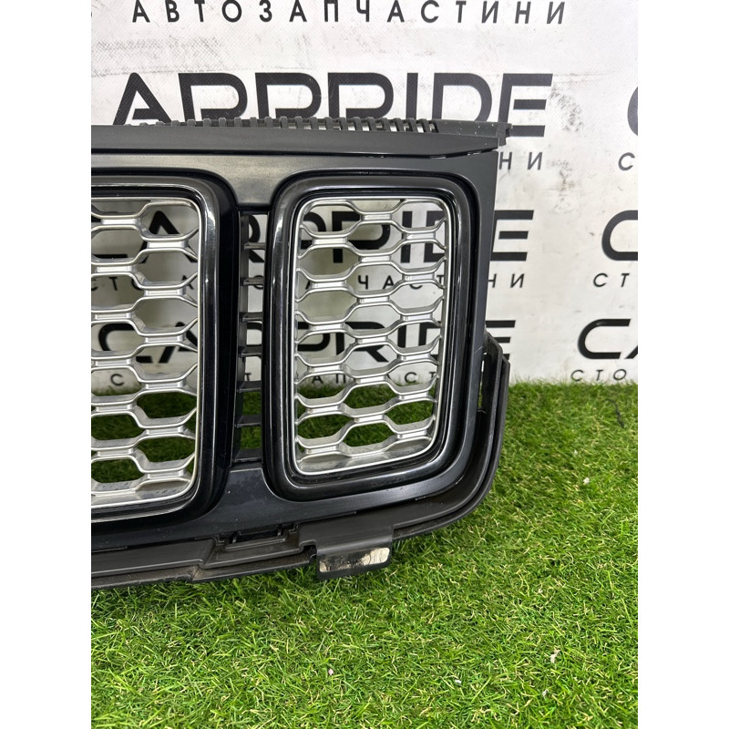 Решетка радиатора (наружные элементы кузова) Jeep Grand Cherokee WK2 2018 3.6 68258419AB