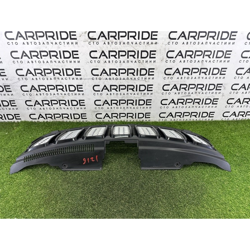 Решетка радиатора (наружные элементы кузова) Jeep Grand Cherokee WK2 2018 3.6 68258419AB