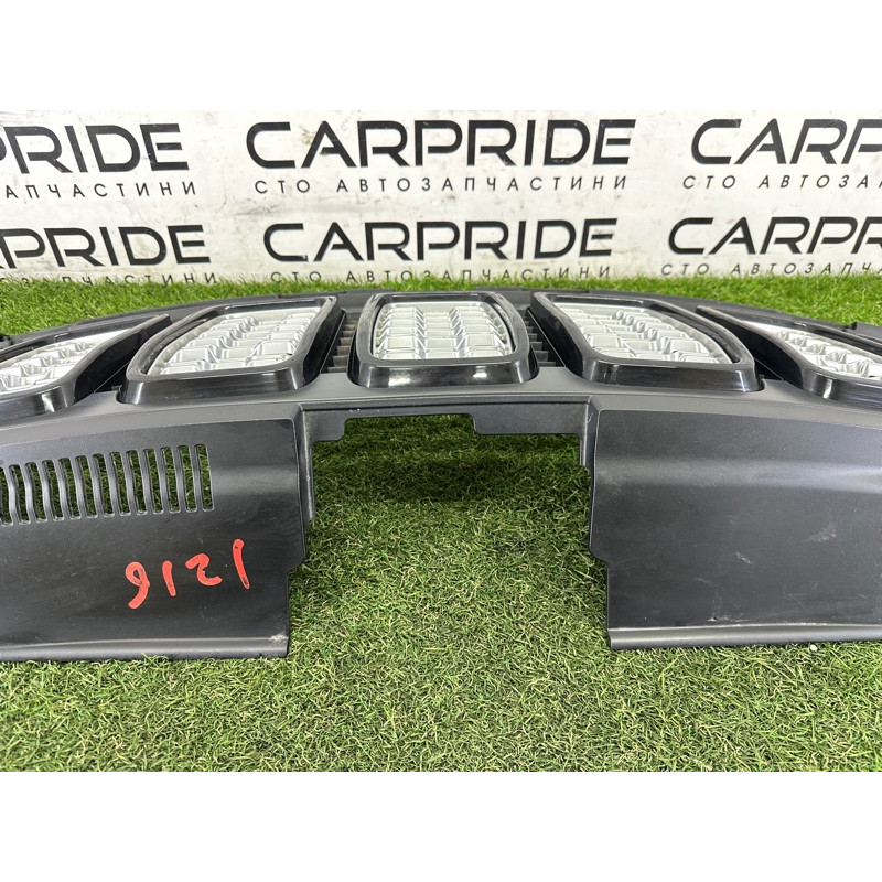 Решетка радиатора (наружные элементы кузова) Jeep Grand Cherokee WK2 2018 3.6 68258419AB