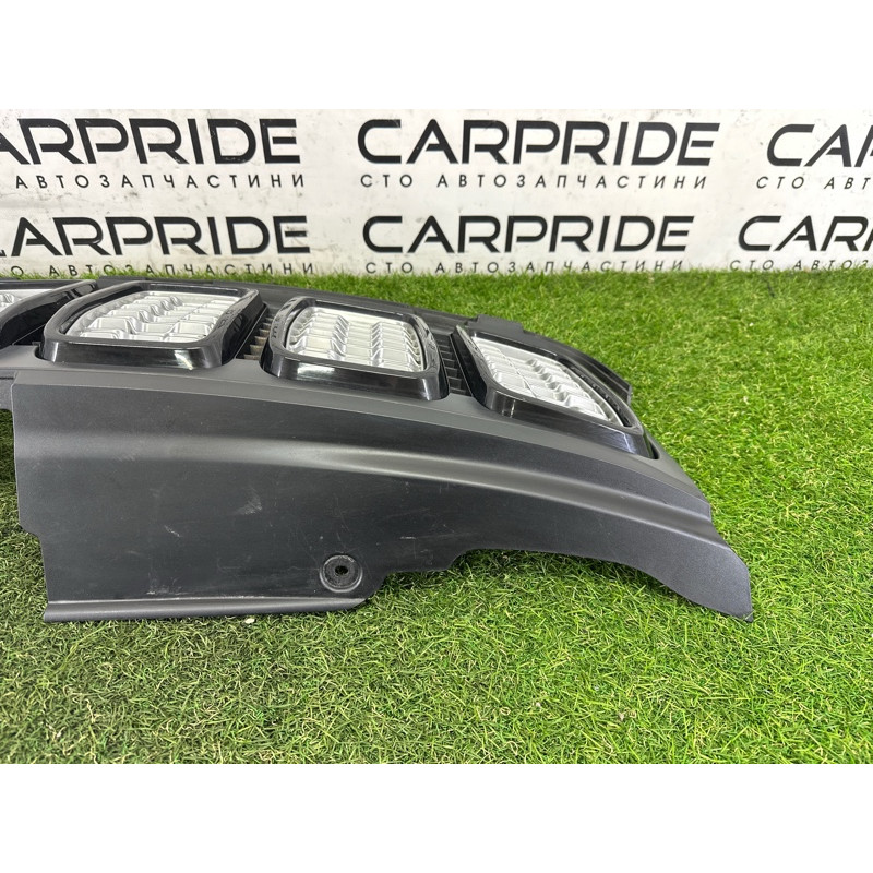 Решетка радиатора (наружные элементы кузова) Jeep Grand Cherokee WK2 2018 3.6 68258419AB