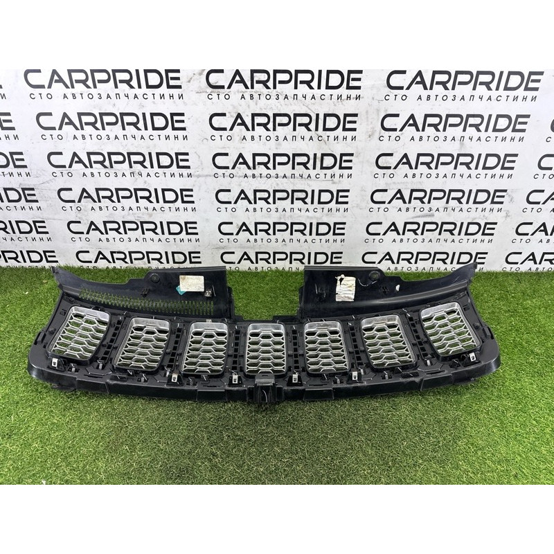 Решетка радиатора (наружные элементы кузова) Jeep Grand Cherokee WK2 2018 3.6 68258419AB